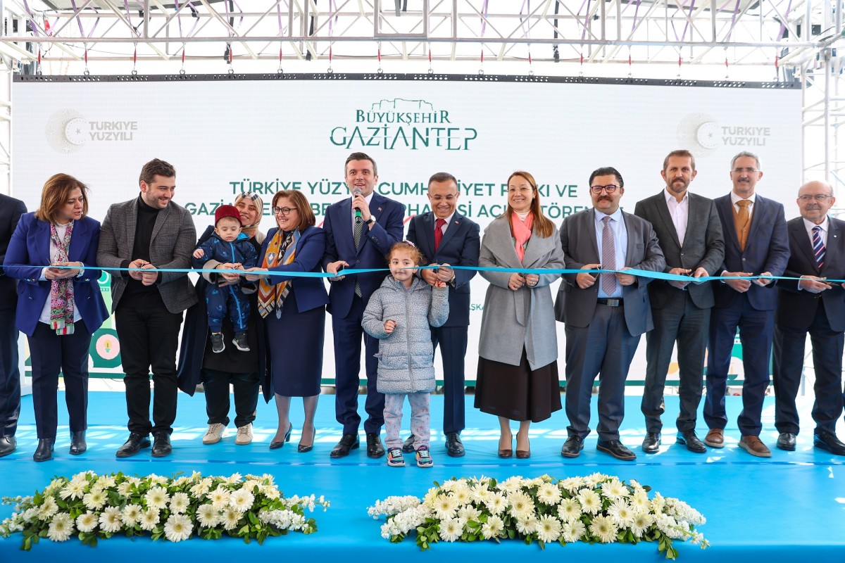 Cumhuriyet Parkı ve Gaziantep Bebek Kütüphanesi açıldı