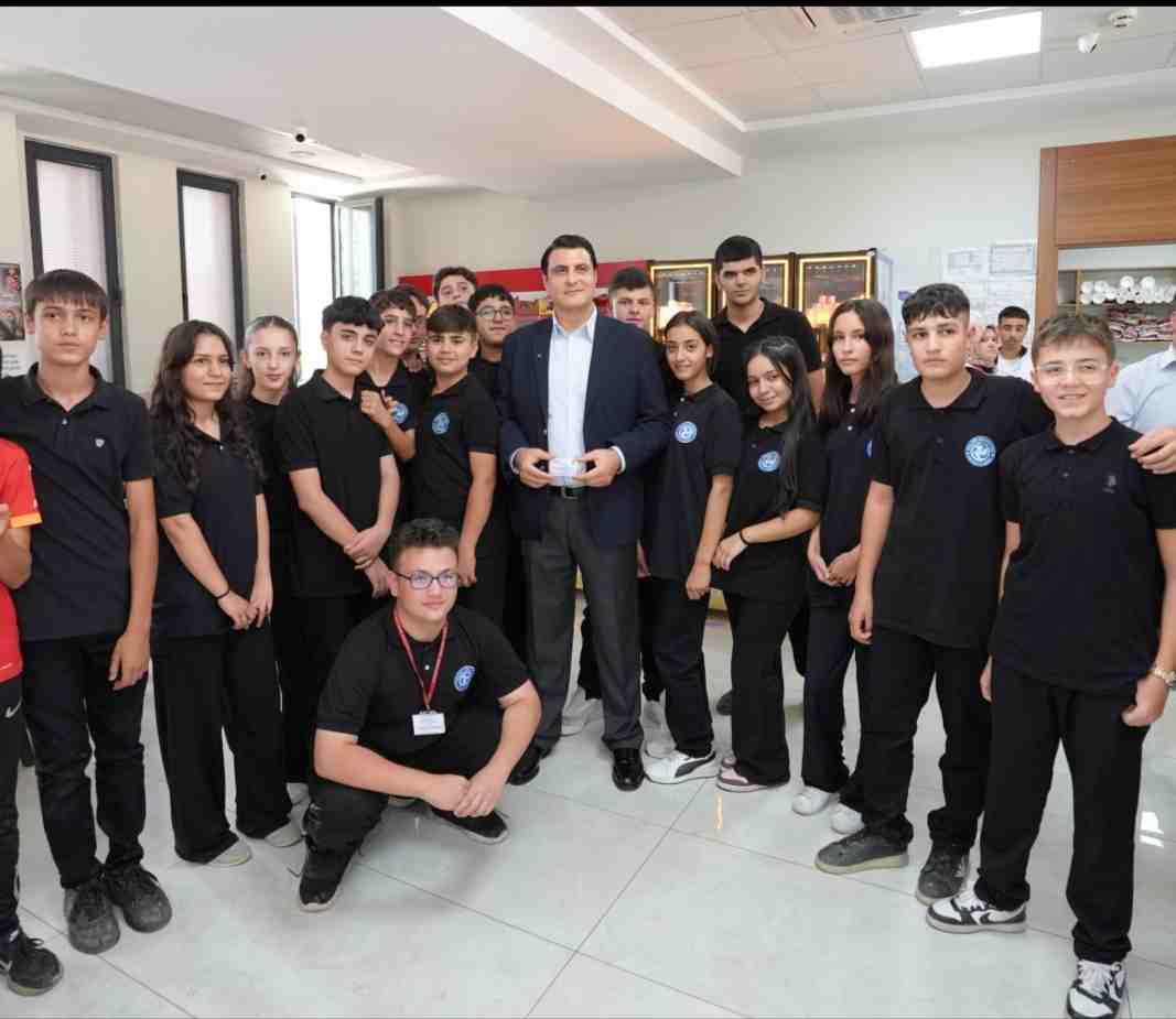 Yılmaz’dan liseli öğrencilere destek