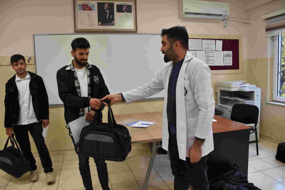 101 bin Mehmetçiğe asker çantası